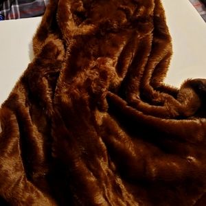 Lavish home fuex mink blanket!  Heavy feel!  60 x 48 in.  Brown.